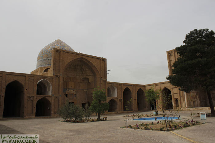  مسجد جامع ساوه